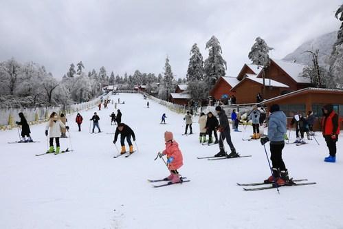 第23届峨眉山冰雪温泉节开幕